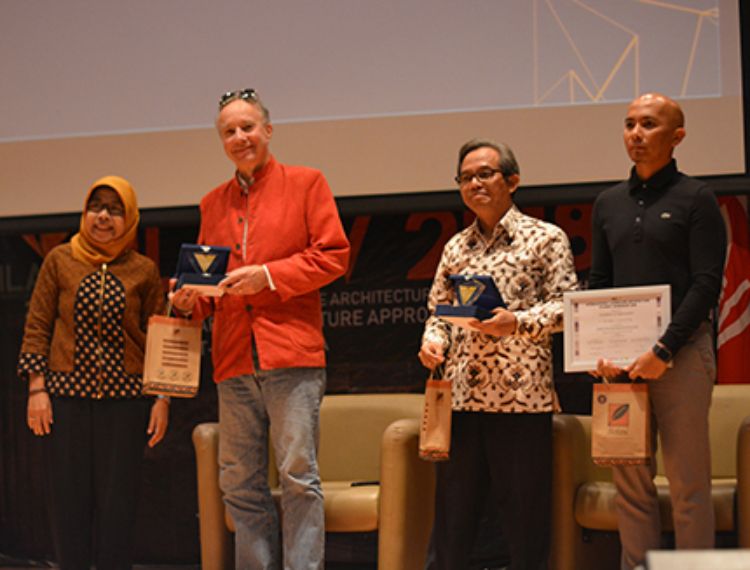 Image of Jon Burley and other speakers receiving presentation awards.