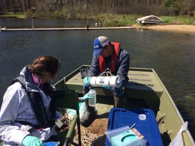 Research team members Nick Sard and Rebecca Selby comparing environmental DNA and traditional surveys of diversity and abundance.