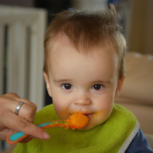 Feeding your baby can be a special time for parents to work with and bond with their baby. Photo credit: Pixabay.